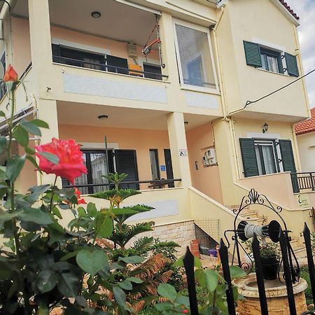 Studio Apartments Eirini Pyrgi Thermis Eksteriør bilde